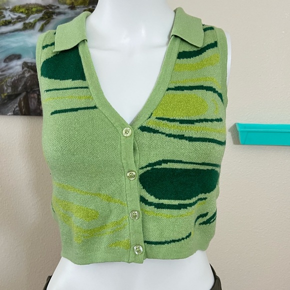 WOMEN'S HAZEL MOON GREEN PRINT CROP SWEATER VEST size SMALL - Picture 1 of 5